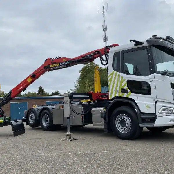 Elektrische Z-kraan en haakarm op DAF XD voor Gemeente Zevenaar-Wierda Hybrid-5