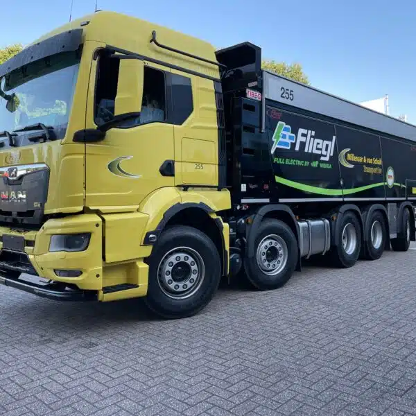Millenaar en van Schaik-E-fliegl-1